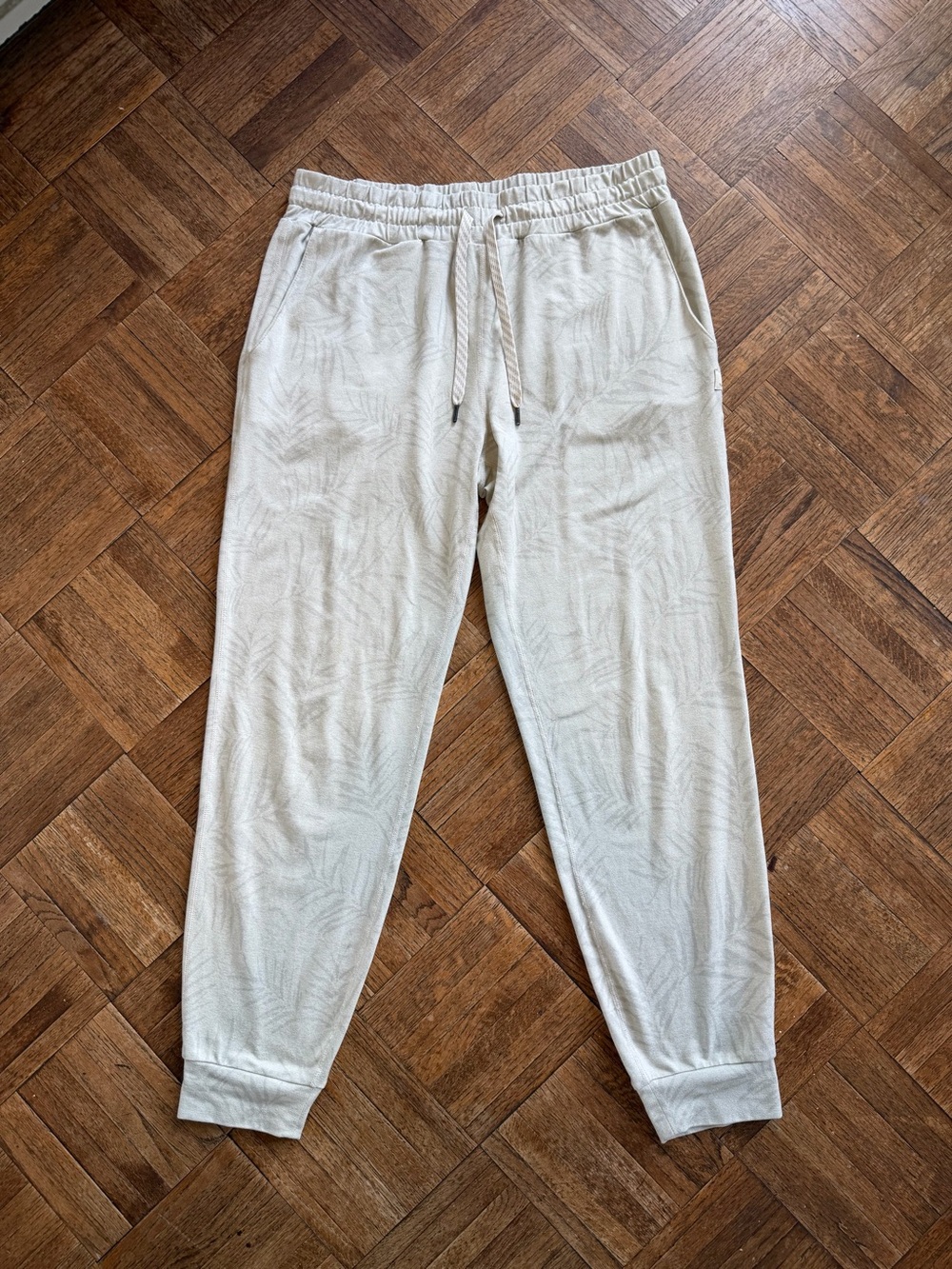 Vuori Performance Jogger Oatmeal Palm Print Lounge Pants SMALL